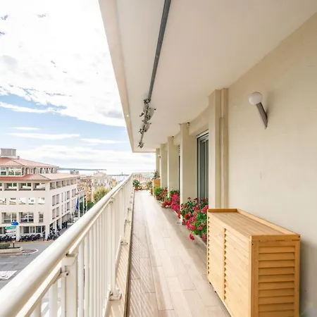 Διαμέρισμα Beautiful 3 Bedroom With Seaview In *