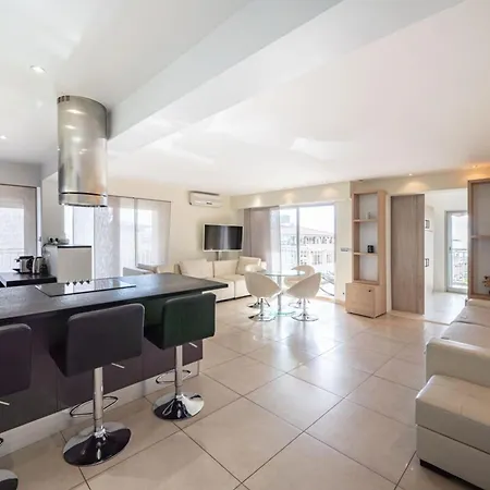 Beautiful 3 Bedroom With Seaview In شقة *