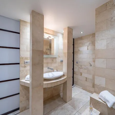 Beautiful 3 Bedroom With Seaview In * كان